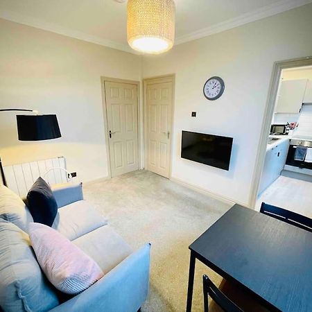 Newly Refurbished, Central Apartment With Permit Parking บาธ ภายนอก รูปภาพ